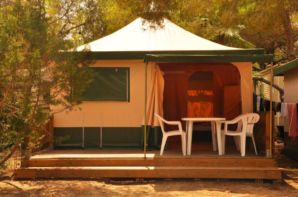 Camping Cala Nova Es Cana Exterior foto