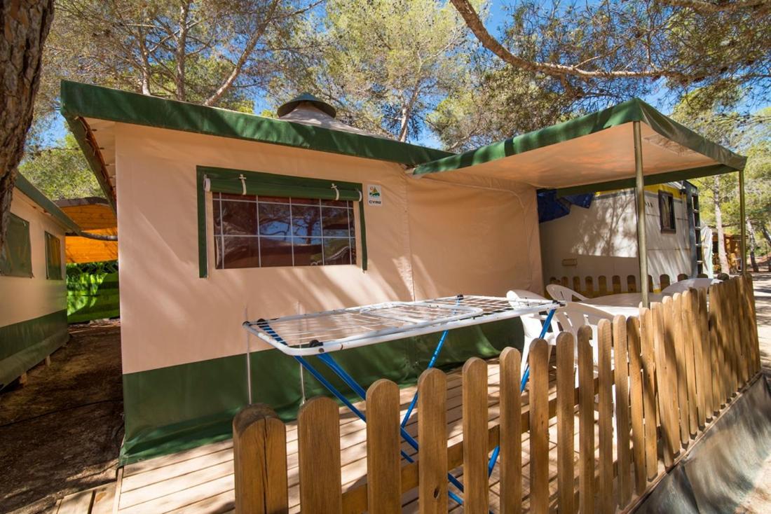 Camping Cala Nova Es Cana Habitación foto