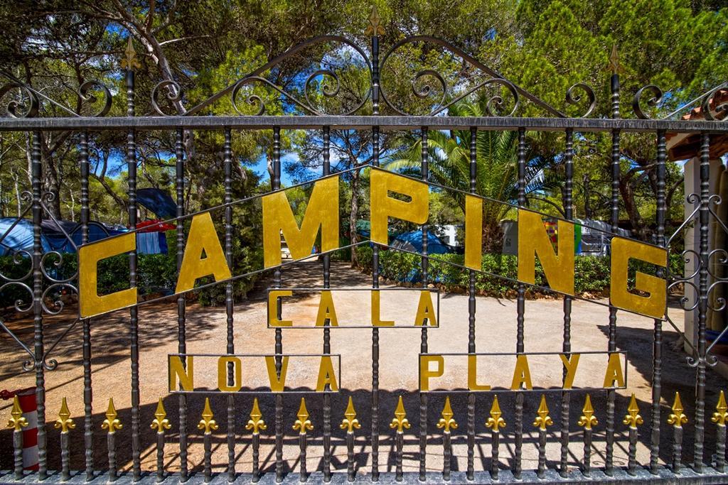 Camping Cala Nova Es Cana Exterior foto
