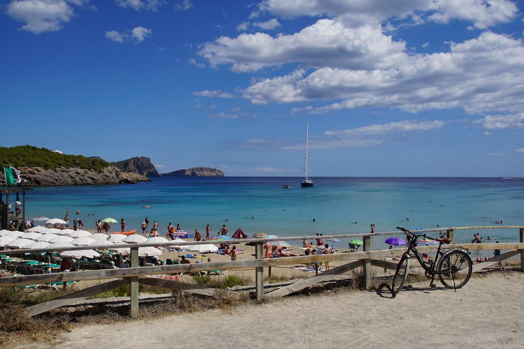 Camping Cala Nova Es Cana Exterior foto