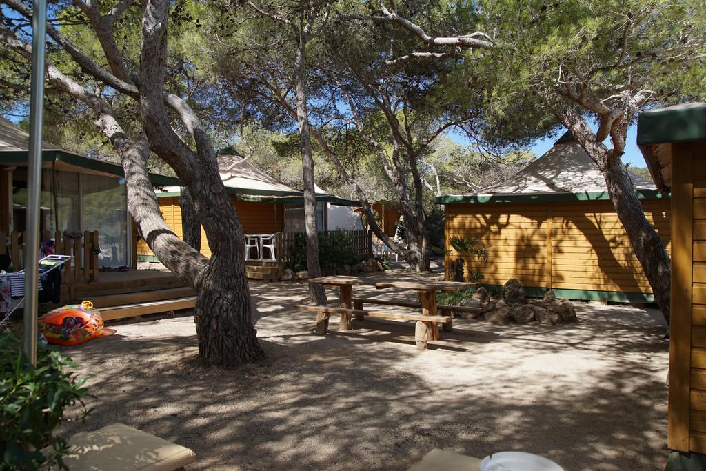 Camping Cala Nova Es Cana Exterior foto
