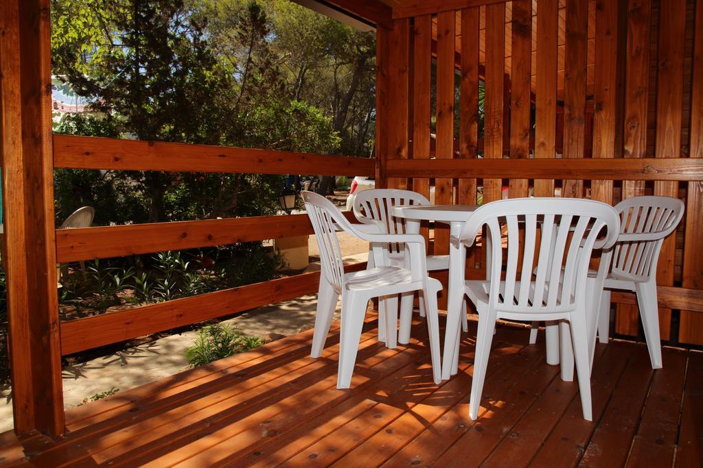 Camping Cala Nova Es Cana Exterior foto